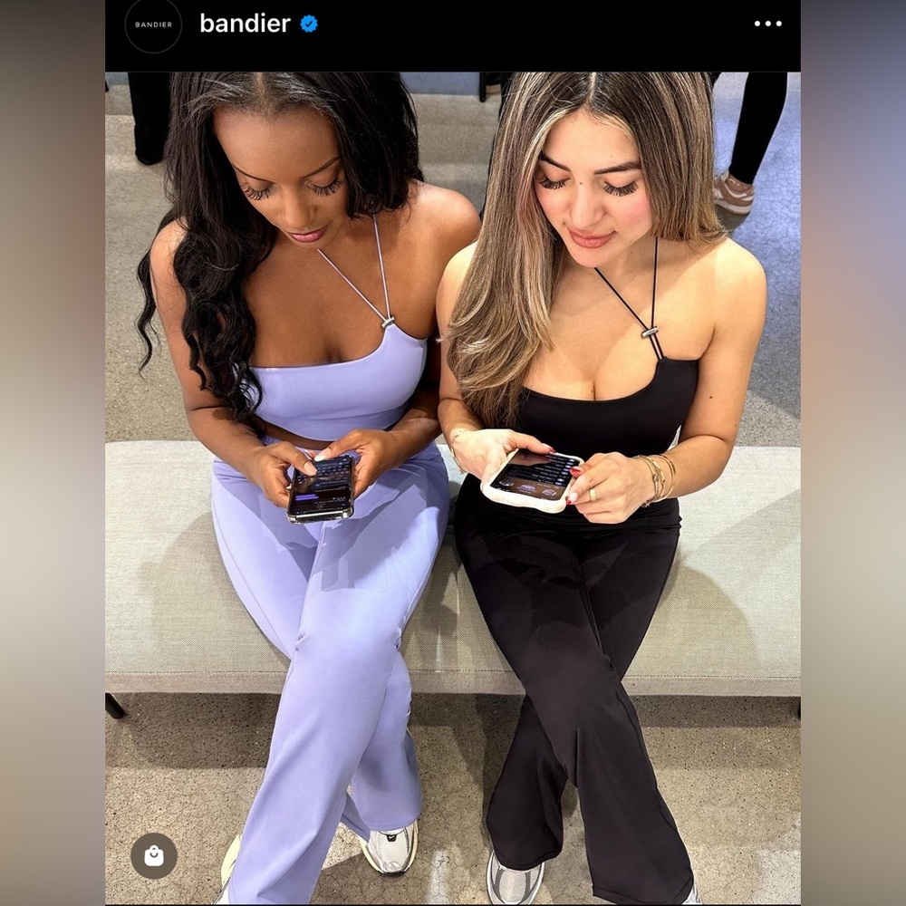 Bandier Jacaranda Set: Sport Logo Slit Legging + Asymmetric Toggle Bra - Picture 14 of 16